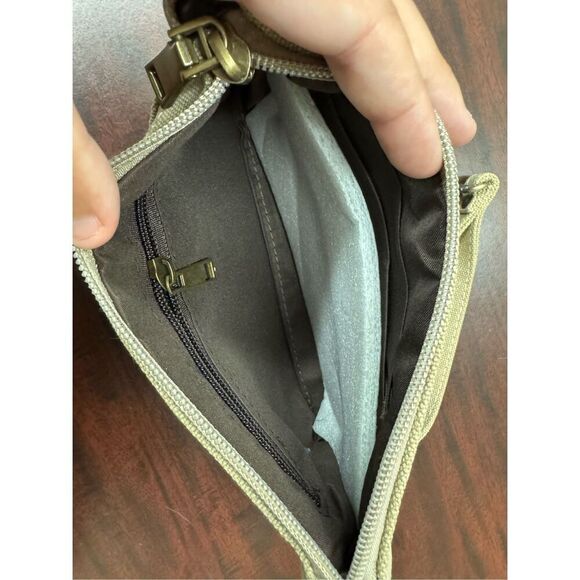 NWOT Lecxci Canvas Wristlet - Picture 3 of 7